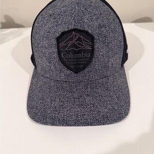 Columbia Gray and Black Heathered Cap L/XL